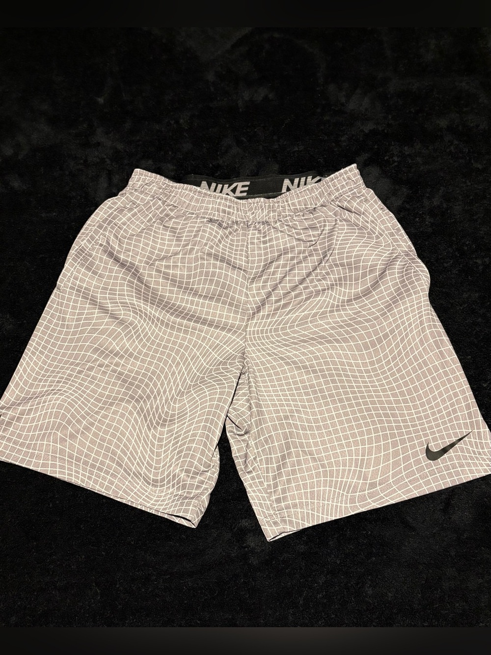 Nike dri-fit white geometric lined gray shorts black check men’s MED 9” inseam